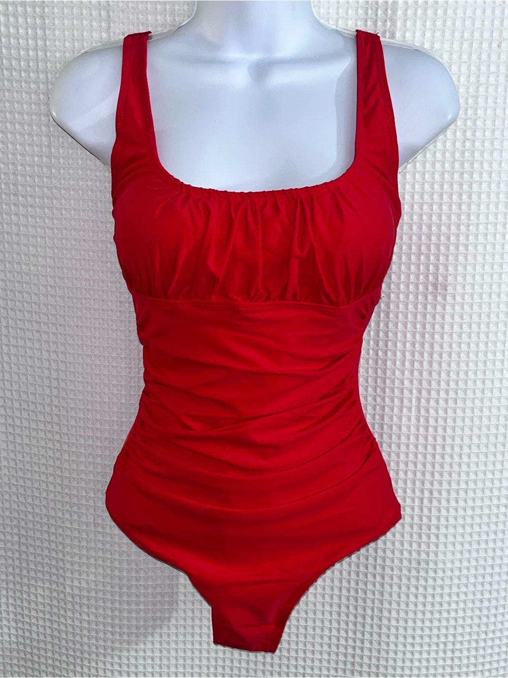 Upopby ladies Red Scoop One-Piece Swimsuit size 6 (NWT)